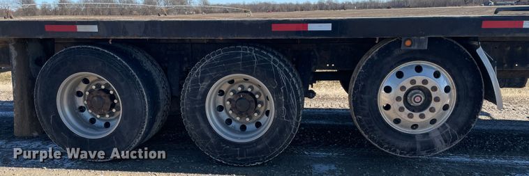 image for item HX9820 2006 Peterbilt 335  flatbed truck