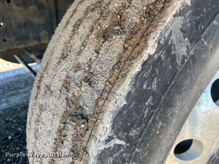 image for item HX9820 2006 Peterbilt 335  flatbed truck