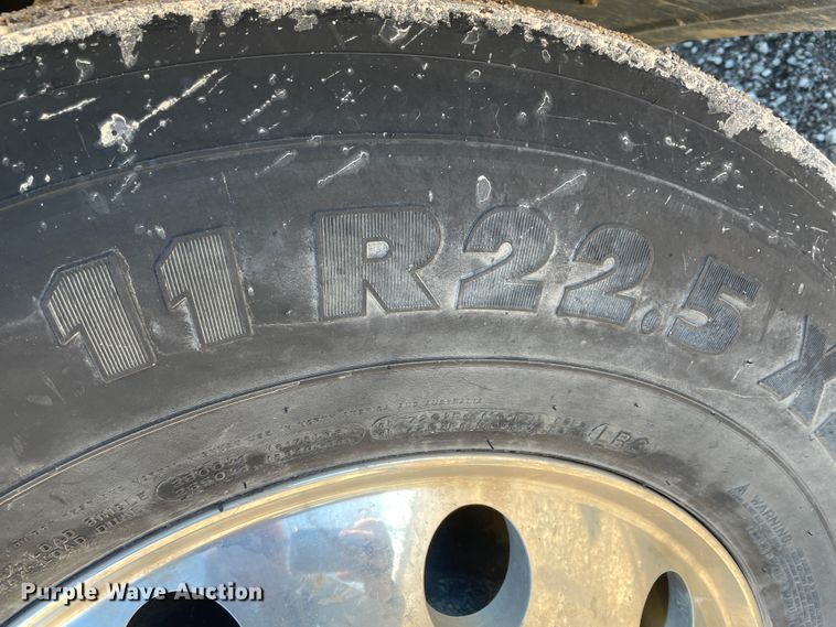 image for item HX9820 2006 Peterbilt 335  flatbed truck