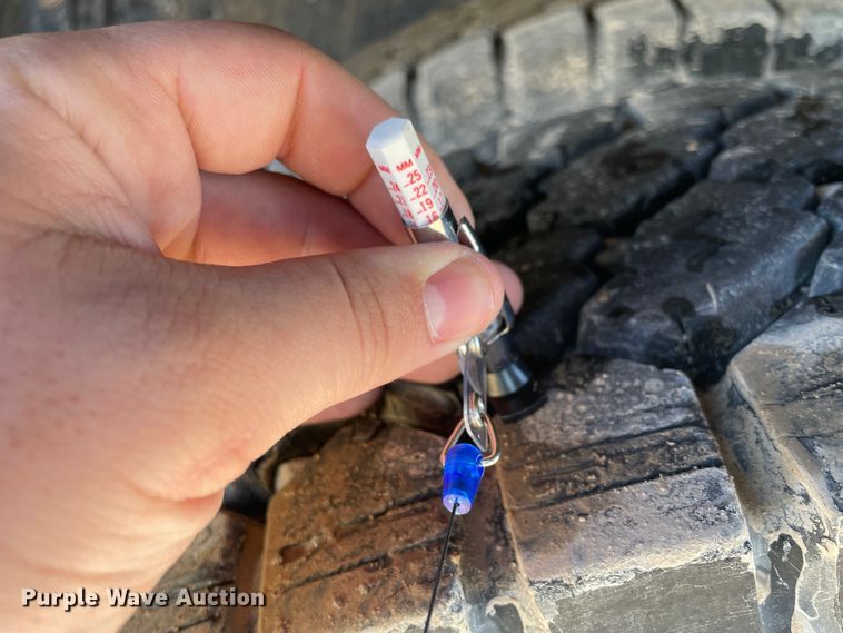 image for item HX9820 2006 Peterbilt 335  flatbed truck