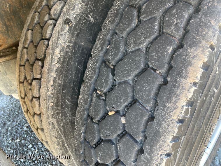 image for item HX9820 2006 Peterbilt 335  flatbed truck