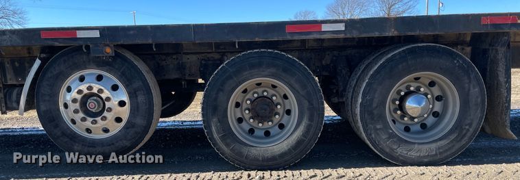 image for item HX9820 2006 Peterbilt 335  flatbed truck