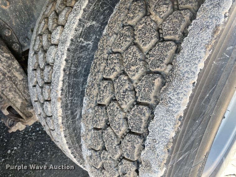 image for item HX9820 2006 Peterbilt 335  flatbed truck