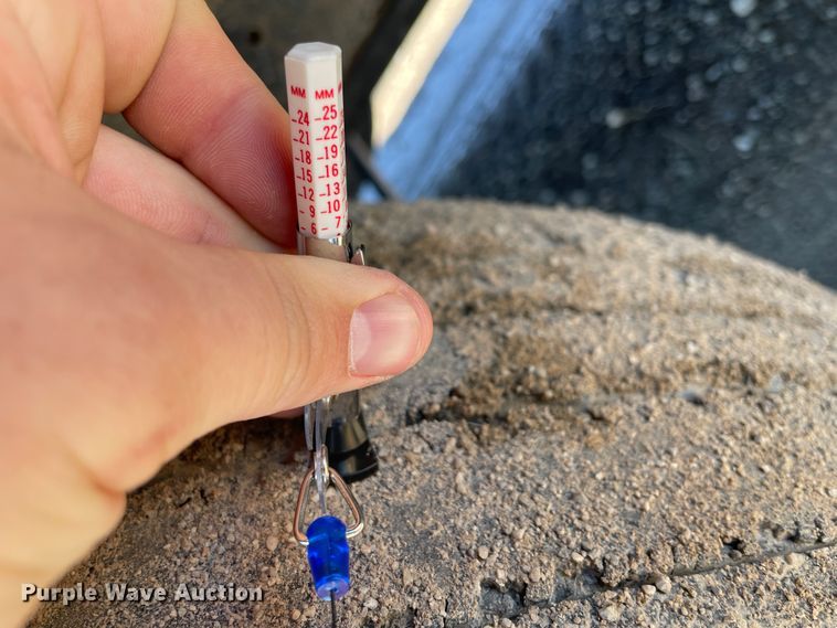 image for item HX9820 2006 Peterbilt 335  flatbed truck