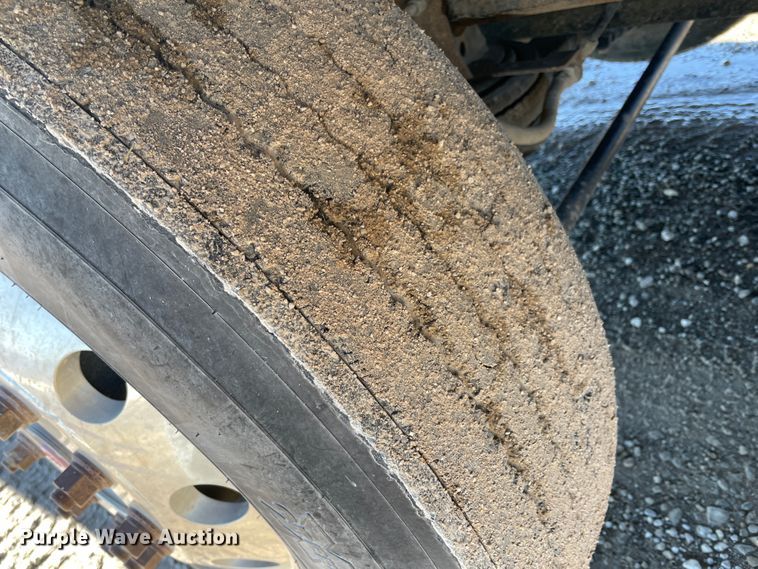 image for item HX9820 2006 Peterbilt 335  flatbed truck