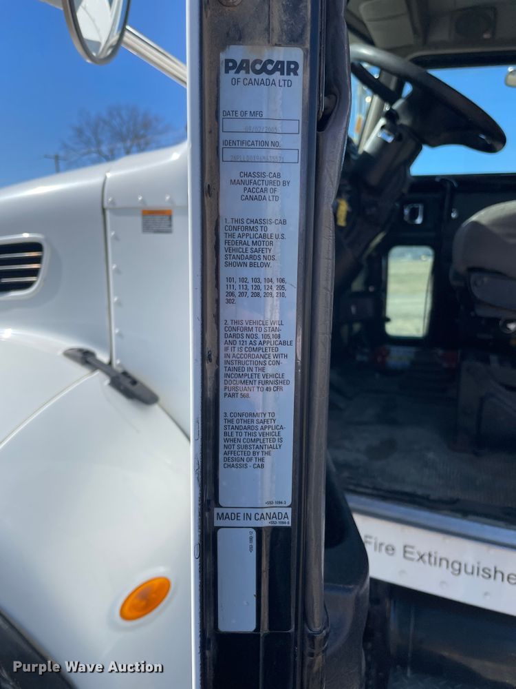 image for item HX9820 2006 Peterbilt 335  flatbed truck