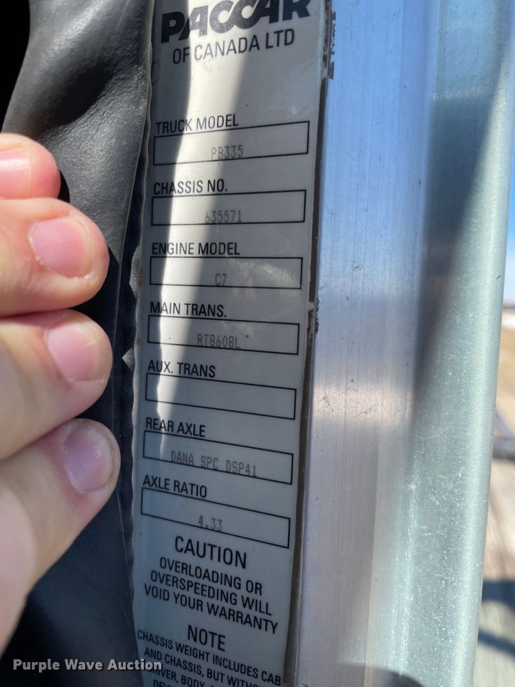 image for item HX9820 2006 Peterbilt 335  flatbed truck