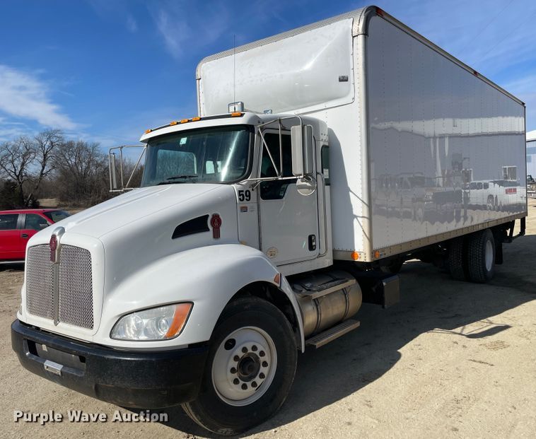 image for item HX9829 2015 Kenworth T370  box truck