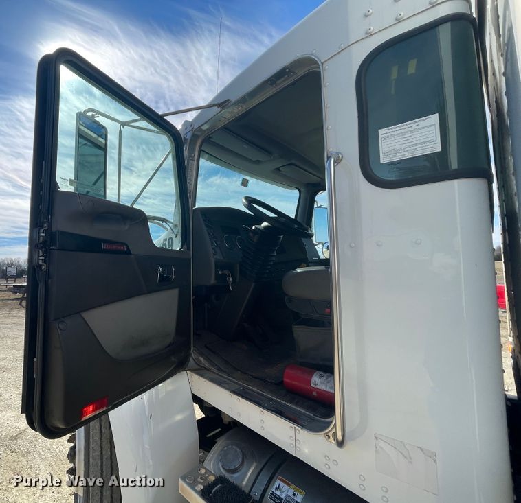 image for item HX9829 2015 Kenworth T370  box truck