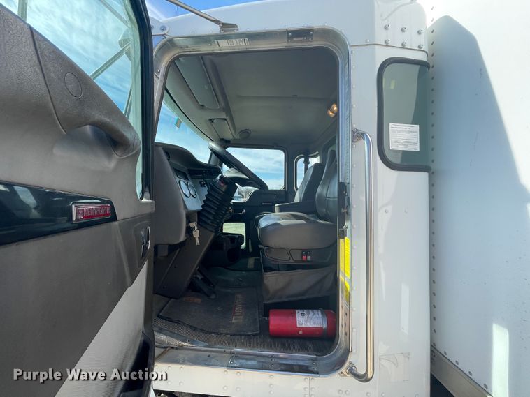 image for item HX9829 2015 Kenworth T370  box truck