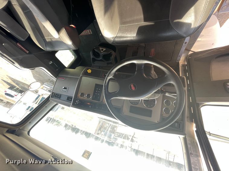 image for item HX9829 2015 Kenworth T370  box truck