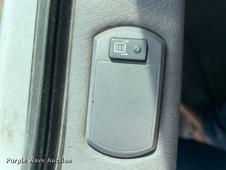 image for item HX9829 2015 Kenworth T370  box truck