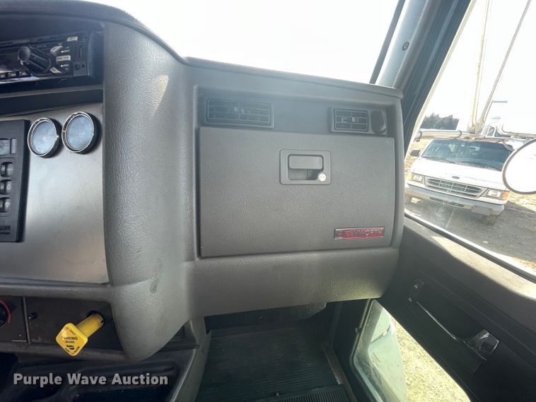 image for item HX9829 2015 Kenworth T370  box truck