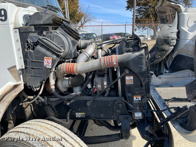 image for item HX9829 2015 Kenworth T370  box truck