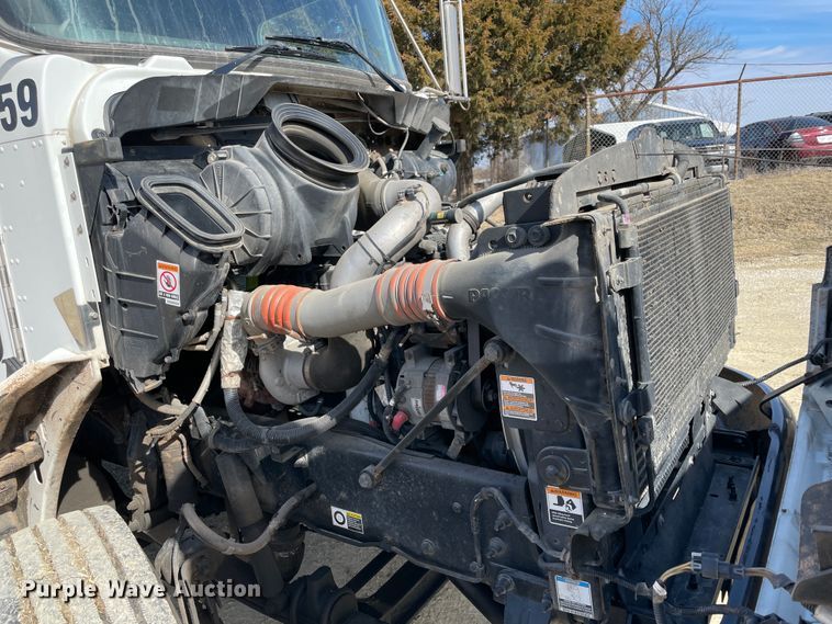 image for item HX9829 2015 Kenworth T370  box truck