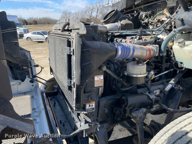 image for item HX9829 2015 Kenworth T370  box truck