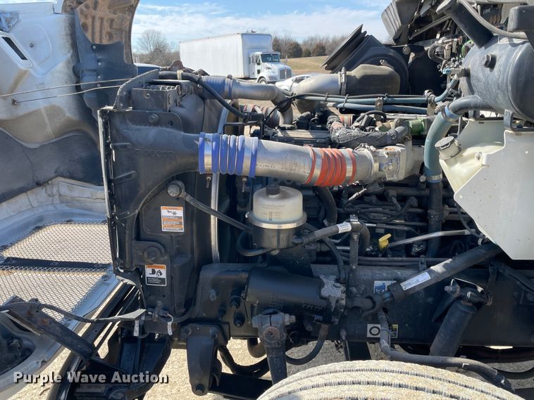 image for item HX9829 2015 Kenworth T370  box truck