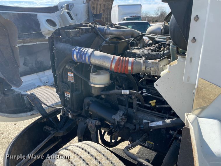 image for item HX9829 2015 Kenworth T370  box truck