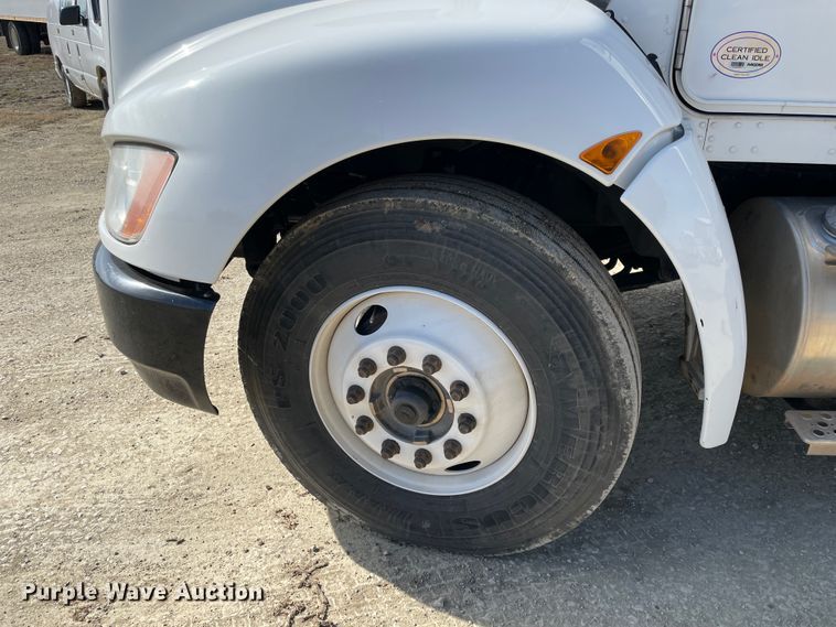 image for item HX9829 2015 Kenworth T370  box truck