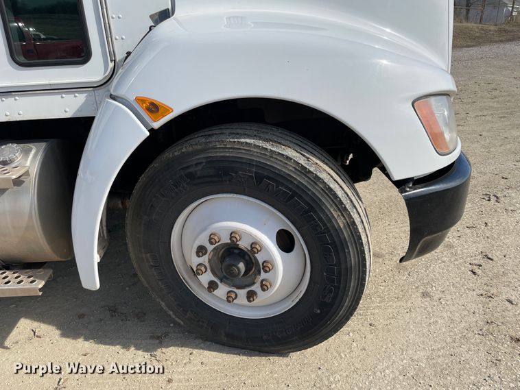 image for item HX9829 2015 Kenworth T370  box truck