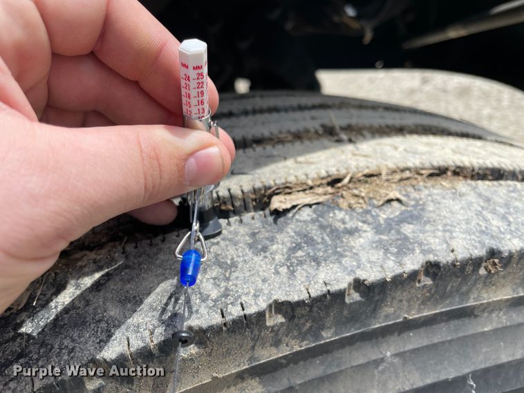 image for item HX9829 2015 Kenworth T370  box truck