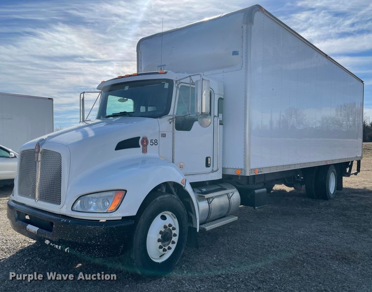 image for item HX9830 2015 Kenworth T370  box truck