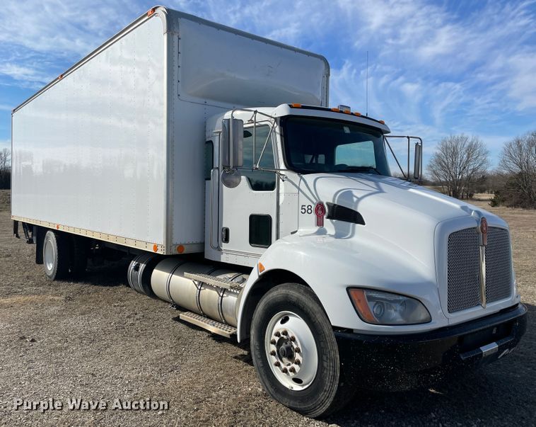 image for item HX9830 2015 Kenworth T370  box truck