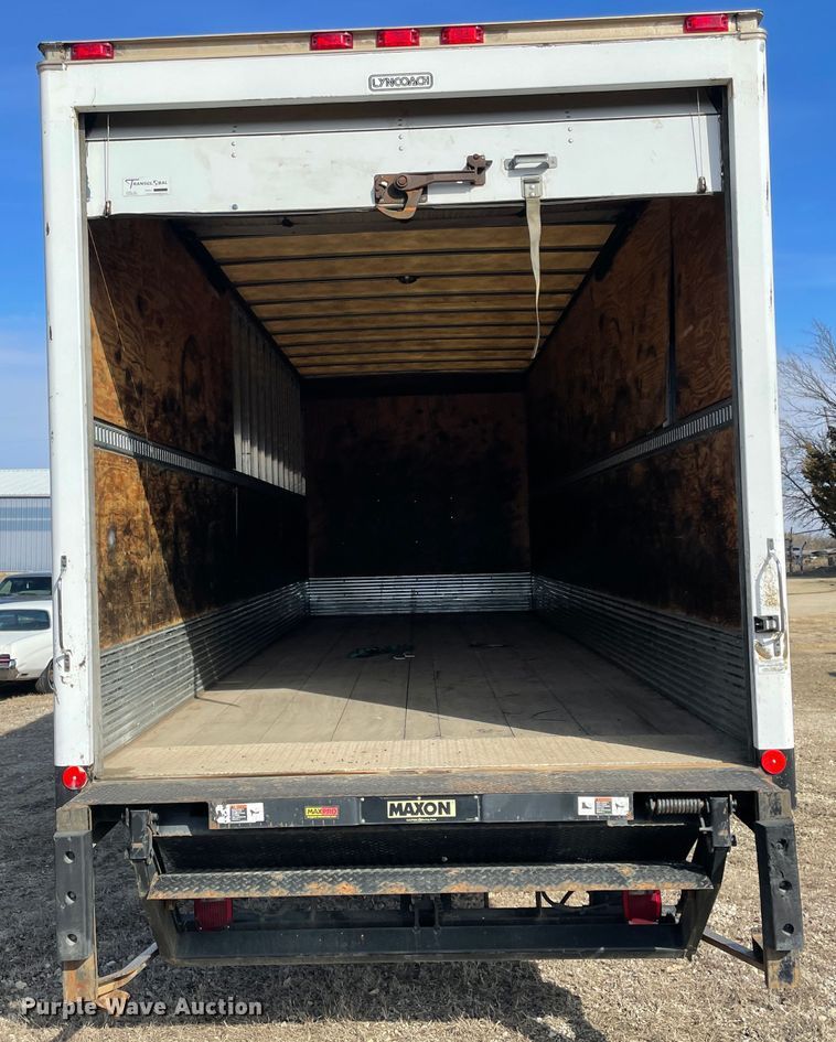 image for item HX9830 2015 Kenworth T370  box truck