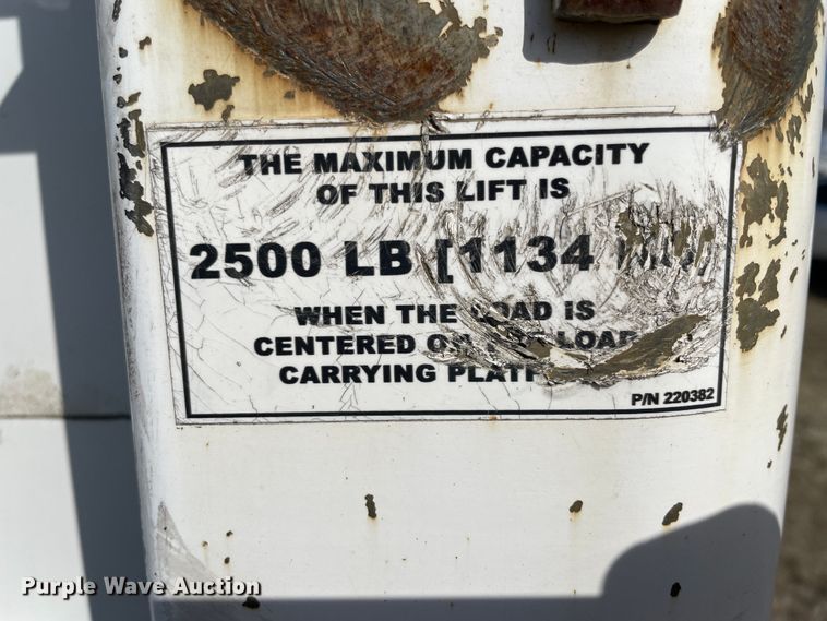 image for item HX9830 2015 Kenworth T370  box truck