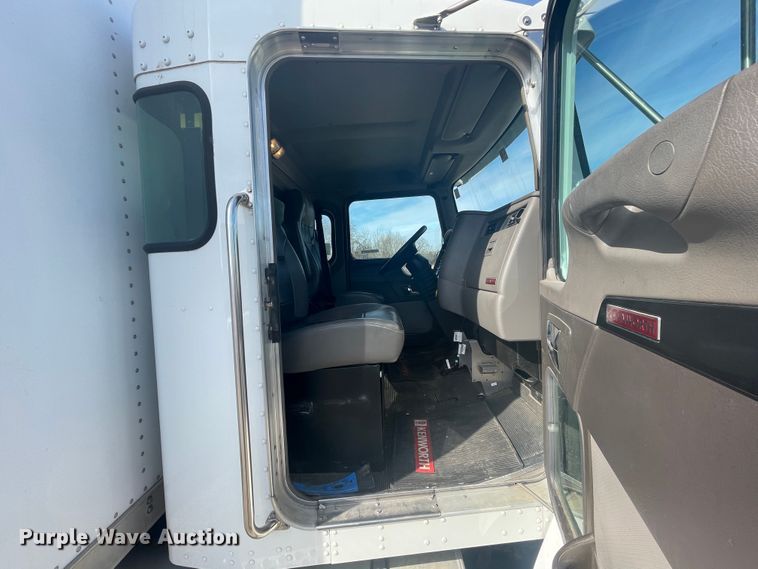 image for item HX9830 2015 Kenworth T370  box truck