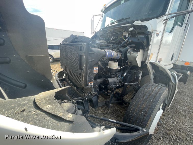 image for item HX9830 2015 Kenworth T370  box truck