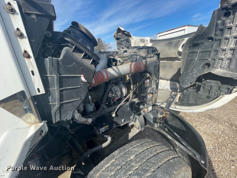 image for item HX9830 2015 Kenworth T370  box truck