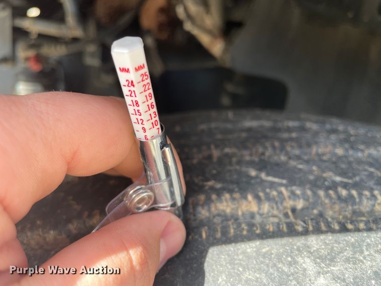 image for item HX9830 2015 Kenworth T370  box truck