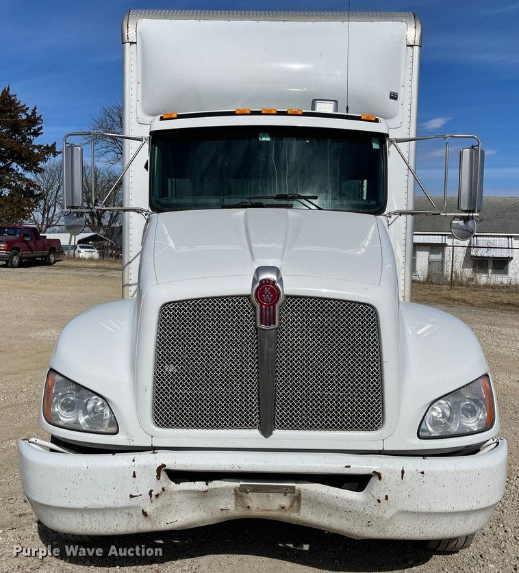 image for item HX9831 2016 Kenworth T370  box truck