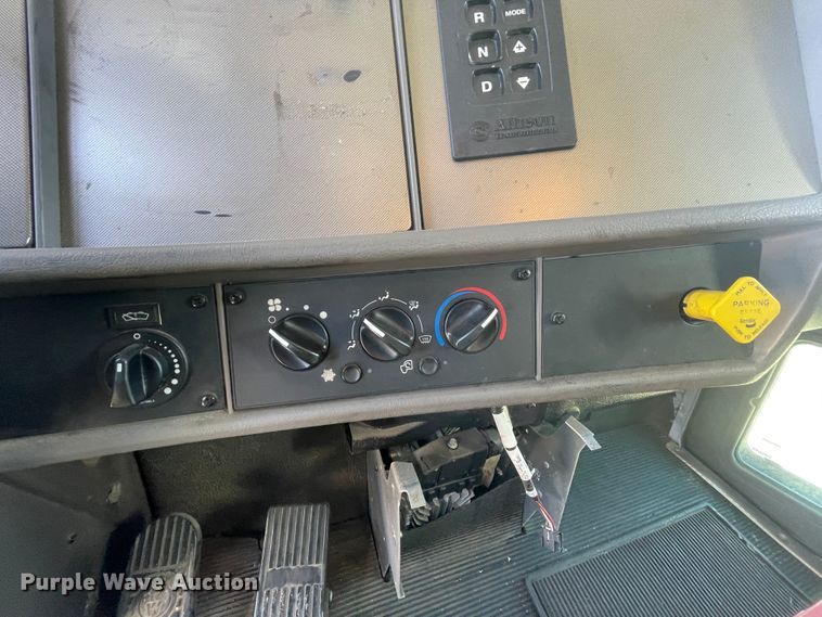 image for item HX9831 2016 Kenworth T370  box truck