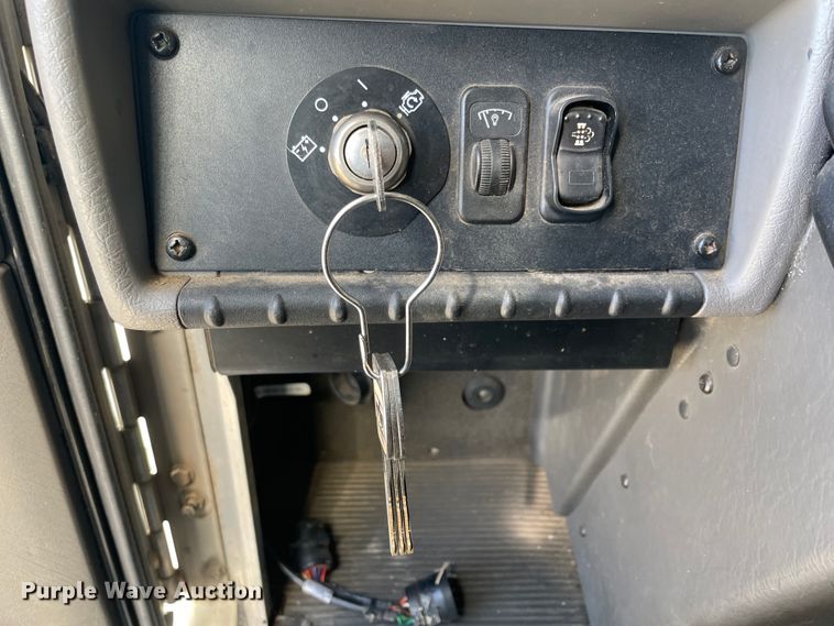 image for item HX9831 2016 Kenworth T370  box truck