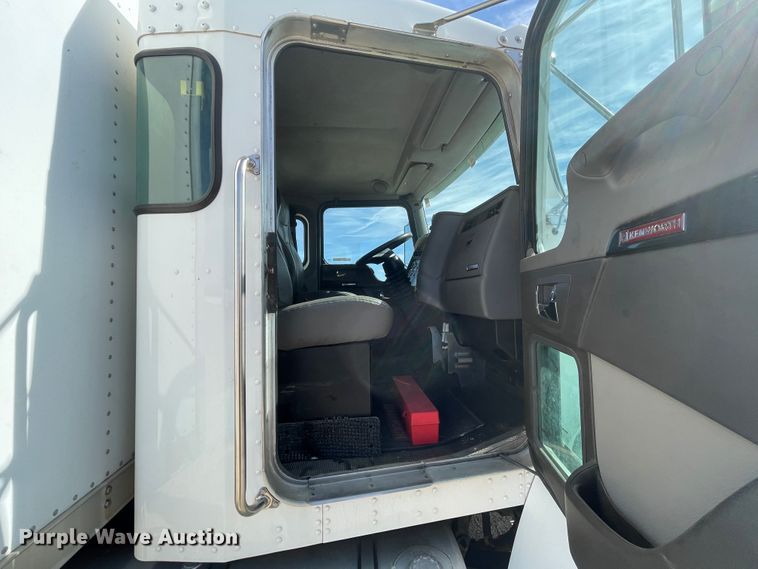 image for item HX9831 2016 Kenworth T370  box truck