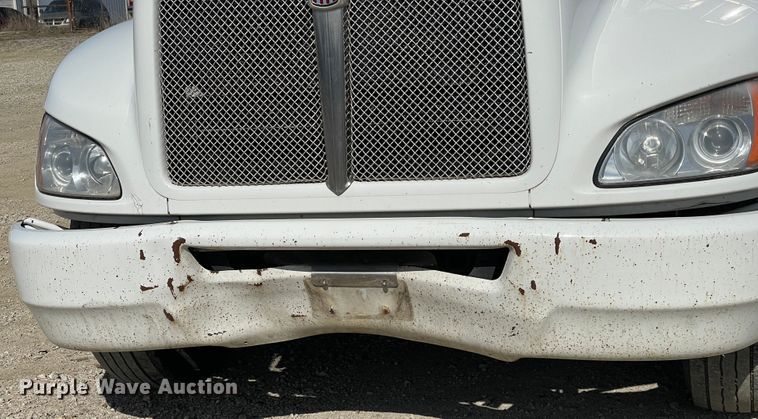 image for item HX9831 2016 Kenworth T370  box truck