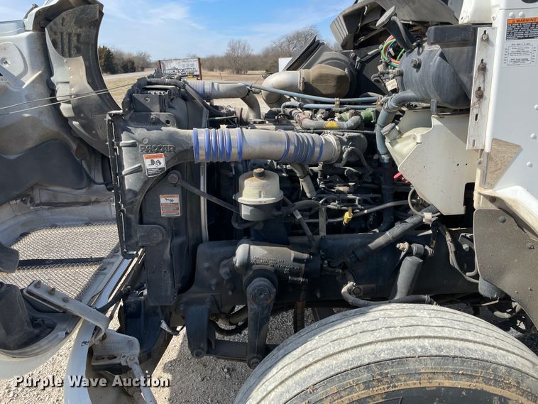 image for item HX9831 2016 Kenworth T370  box truck