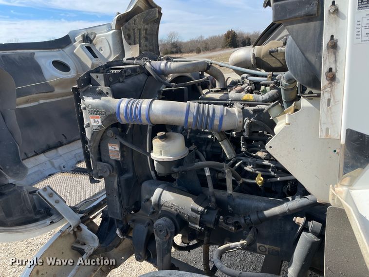 image for item HX9831 2016 Kenworth T370  box truck