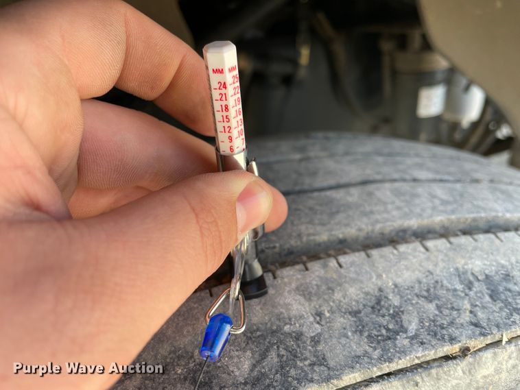 image for item HX9831 2016 Kenworth T370  box truck