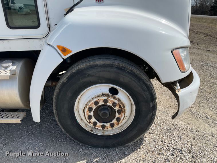 image for item HX9831 2016 Kenworth T370  box truck