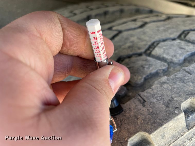 image for item HX9831 2016 Kenworth T370  box truck