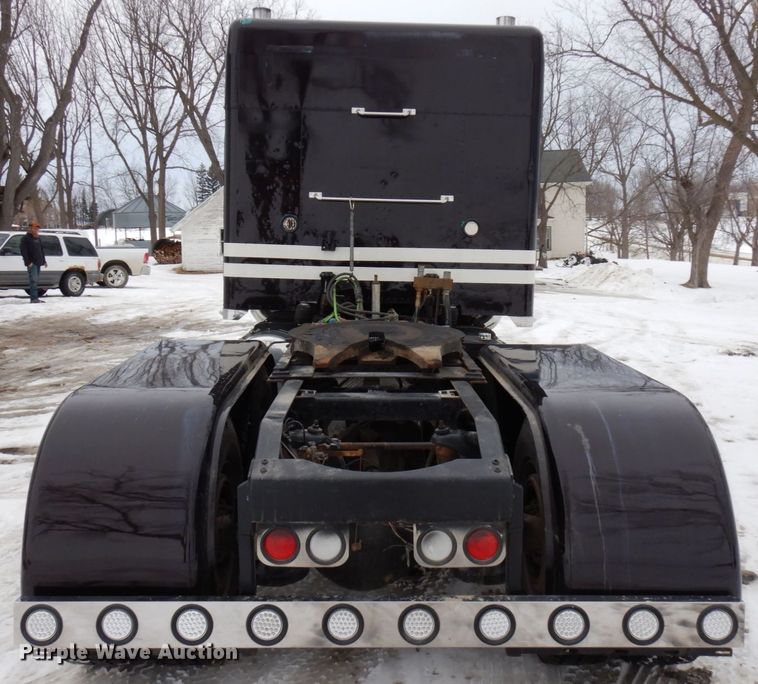 image for item IA9349 1998 Peterbilt 379  semi truck