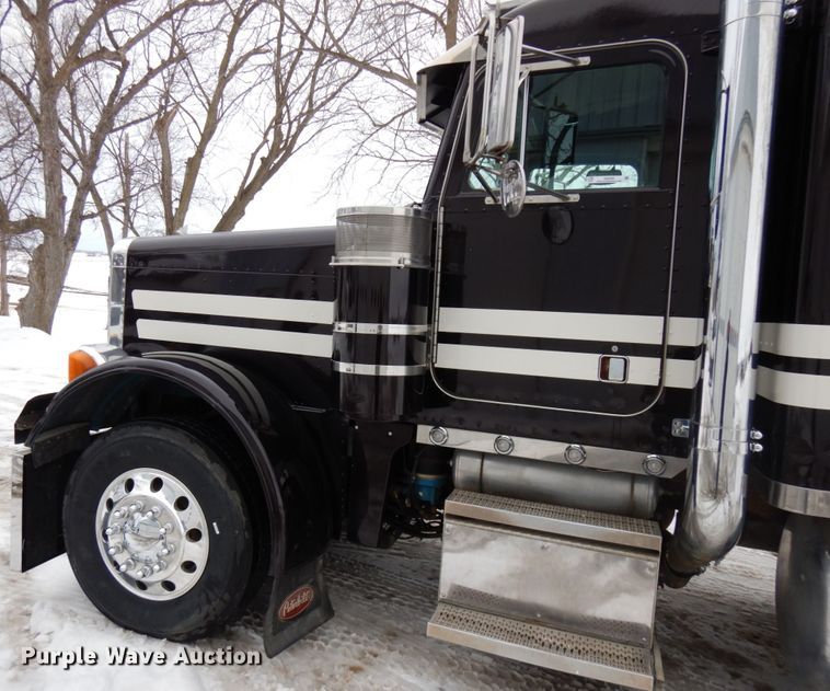 image for item IA9349 1998 Peterbilt 379  semi truck