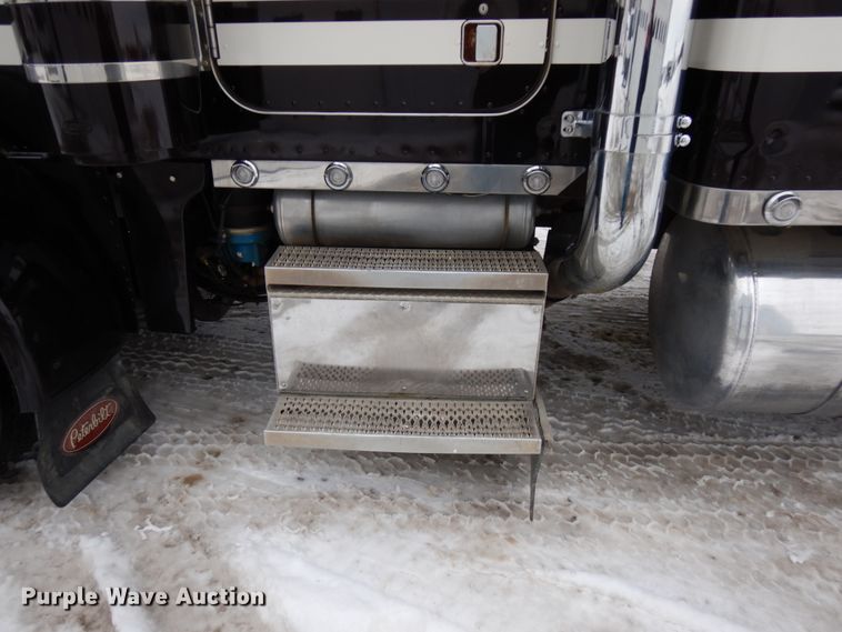 image for item IA9349 1998 Peterbilt 379  semi truck