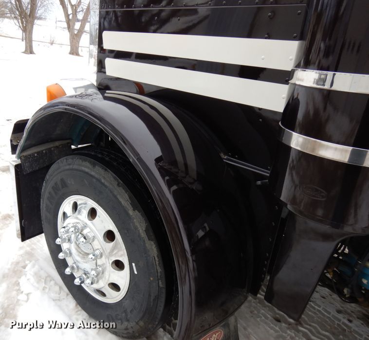 image for item IA9349 1998 Peterbilt 379  semi truck