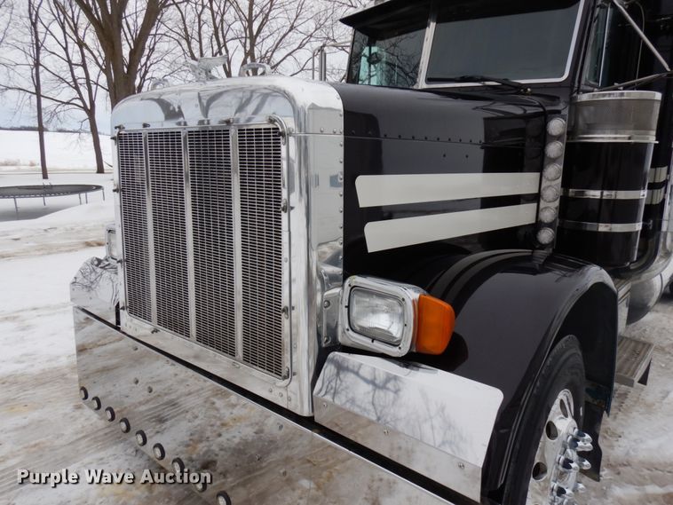 image for item IA9349 1998 Peterbilt 379  semi truck