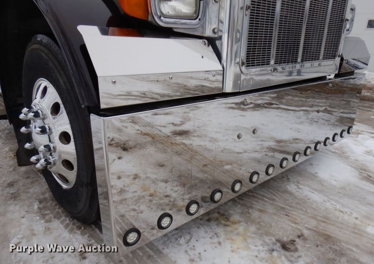 image for item IA9349 1998 Peterbilt 379  semi truck