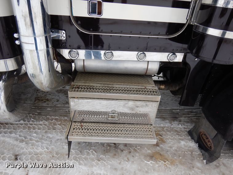 image for item IA9349 1998 Peterbilt 379  semi truck